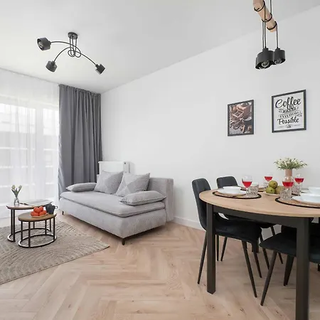 Spacious For 4 Guests With A Balcony In The Center Of By Renters Łódź