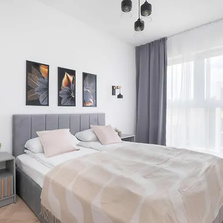 Spacious For 4 Guests With A Balcony In The Center Of By Renters *