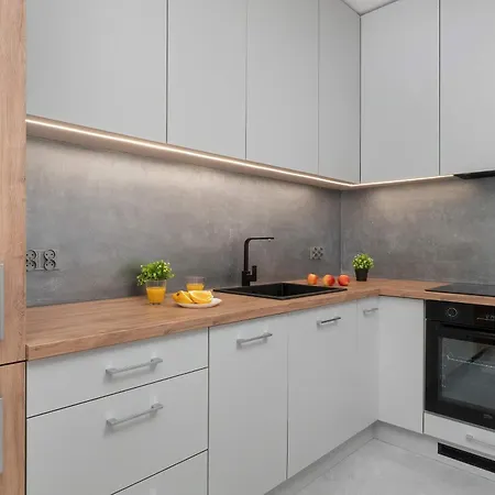 Spacious For 4 Guests With A Balcony In The Center Of By Renters * Łódź