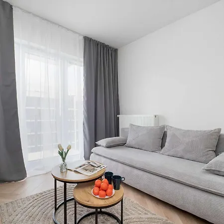 Spacious For 4 Guests With A Balcony In The Center Of By Renters Łódź