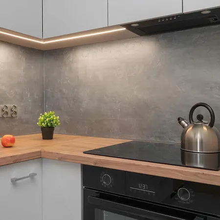 Spacious For 4 Guests With A Balcony In The Center Of By Renters Apartament *