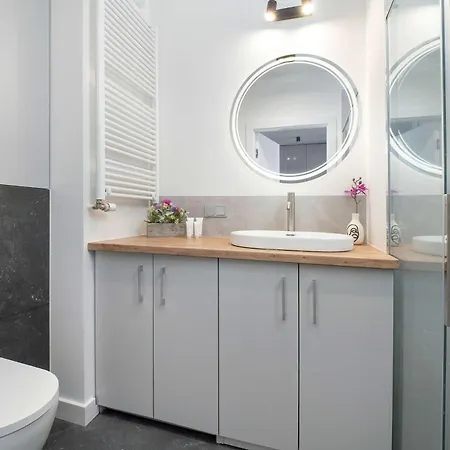 Spacious For 4 Guests With A Balcony In The Center Of By Renters * Łódź
