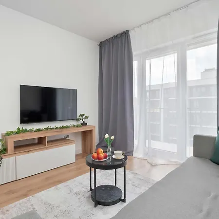 Spacious For 4 Guests With A Balcony In The Center Of By Renters Apartament