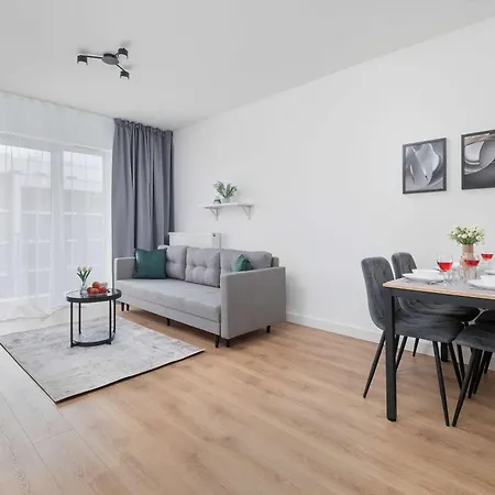 Spacious For 4 Guests With A Balcony In The Center Of By Renters