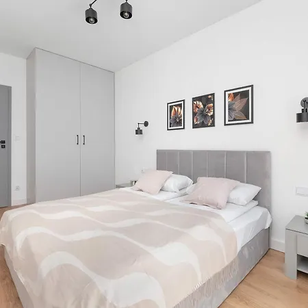 Spacious For 4 Guests With A Balcony In The Center Of By Renters * Łódź